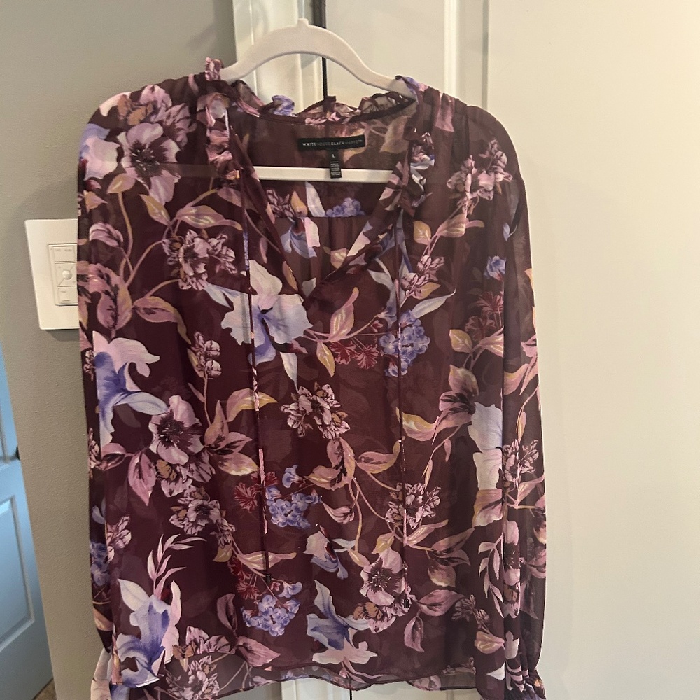 UT EWHITE HOUSE BLACK MARKET TOP